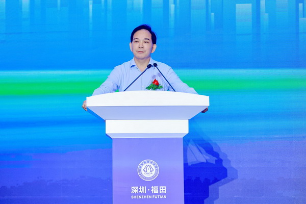深裝集團吳富貴《繼續“把紅旗插到山頂上”——建筑裝飾民營企業高質量發展的思考與探索》